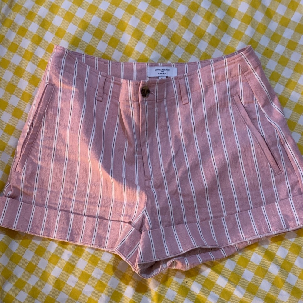 ISO! BANANA REPUBLIC / GAP FACTORY PINK TWILL HIGH WAISTED SHORTS